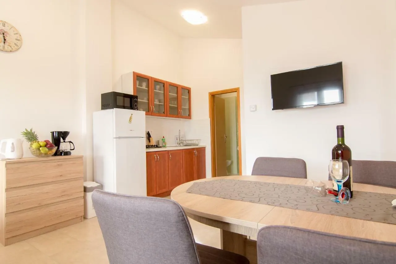 公寓 Apartman Nena 沃德年